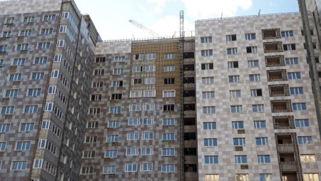 Никто не знает, что будет, но все делают вид, что будет хорошо. А может так и будет.