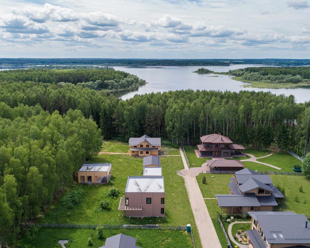 Все преимущества покупки дома на берегу Можайского водохранилища в окружении живописного лесного массива